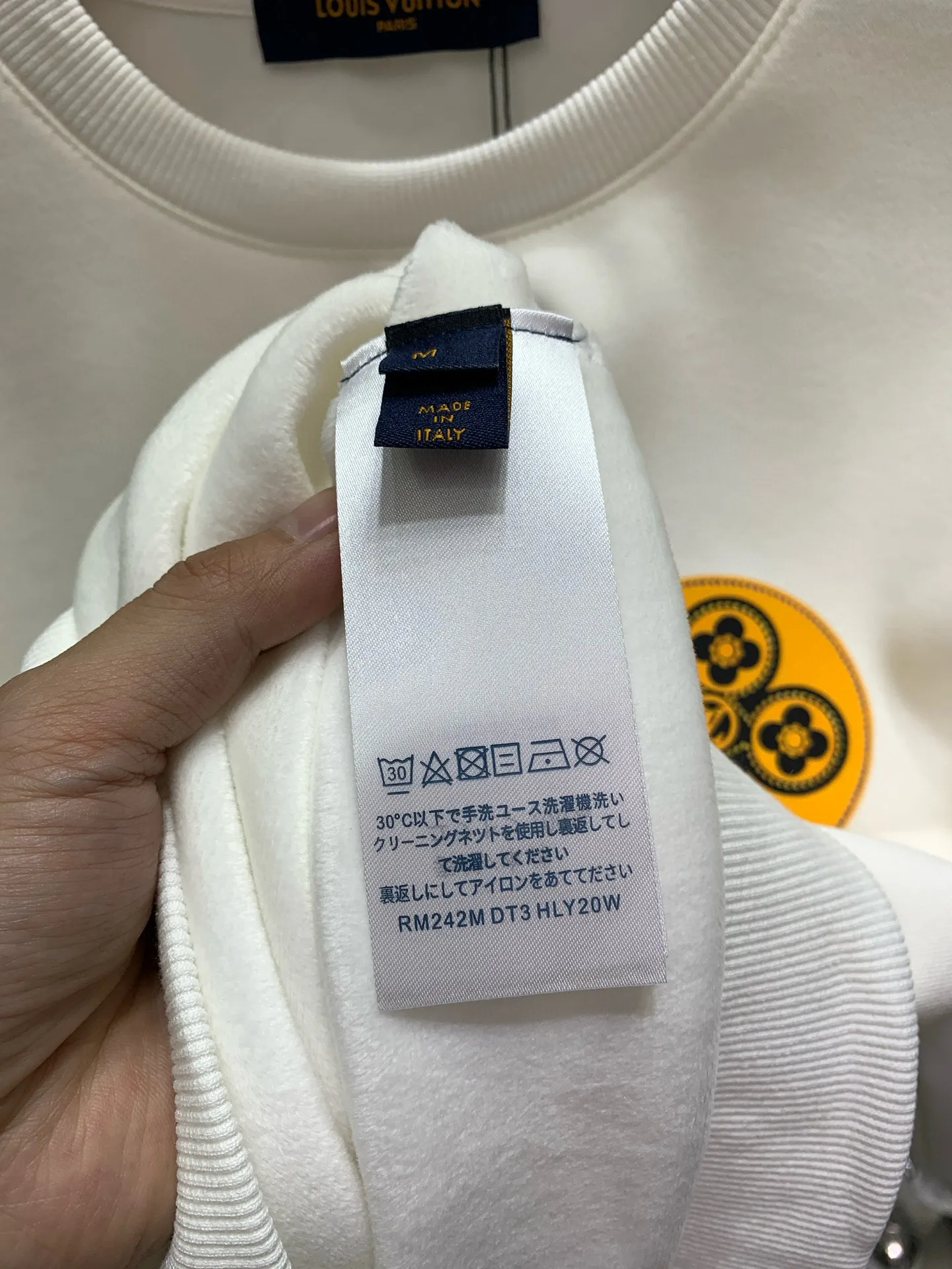 🅿️250 🀄️ Louis Vuitton "LOUIS VUITTON Louis Vuitton" 255SS classic round neck sweatshirt 400 grams pure cotton ➕ silver fox velvet Customized fabric 400 grams large terry high weight 100% pure cotton Double needle stitching cross-stitching technology Matching the same cylinder 1x1 tight high weight thread Threads have width Same style for men and women Official website details are consistent Three standards are complete Differentiate between market currencies and feel free to compare OS versions. Can be worn up to 220 pounds without any pressure. The upper body is comfortable and stylish.